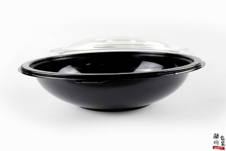 圆形的黑色/透明色塑料沙拉盒